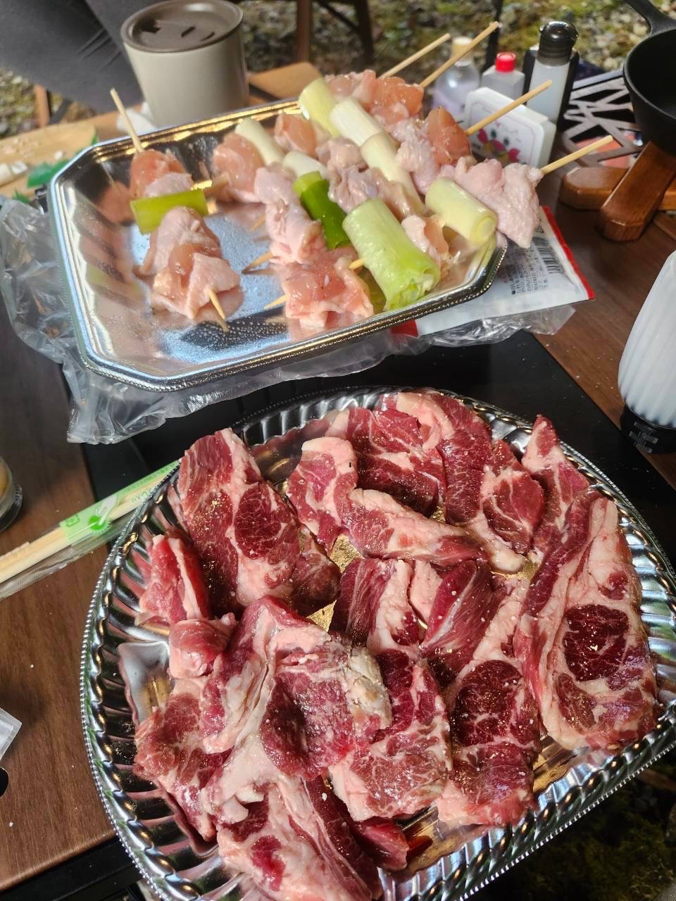 本日はたかおさんの振替誕生日ってことで…焼き鳥は串打ちから笑そして美味しいラム肉🥰